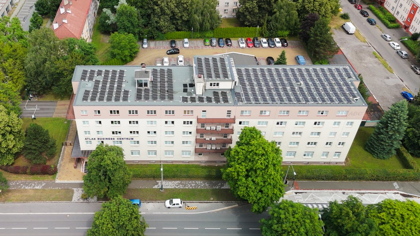 Fotovoltaická elektrárna na střeše budovy