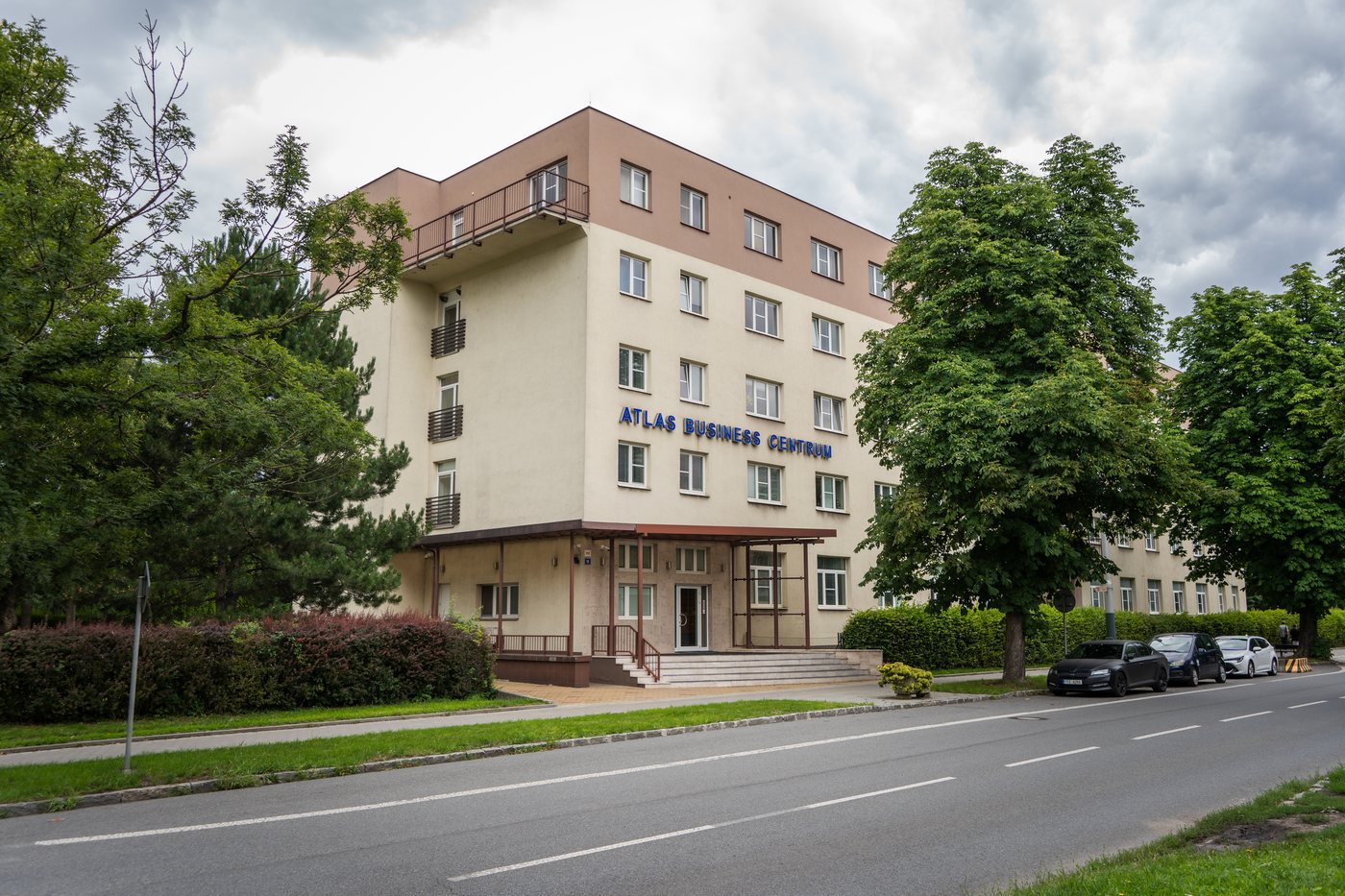Budova ATLAS BUSINESS CENTRUM z ulice Výstavní
